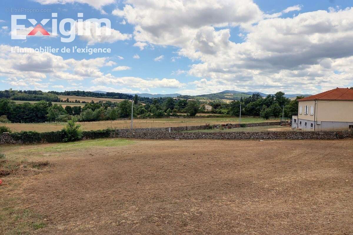 Terrain 844 m² à Roiffieux  - photo 2