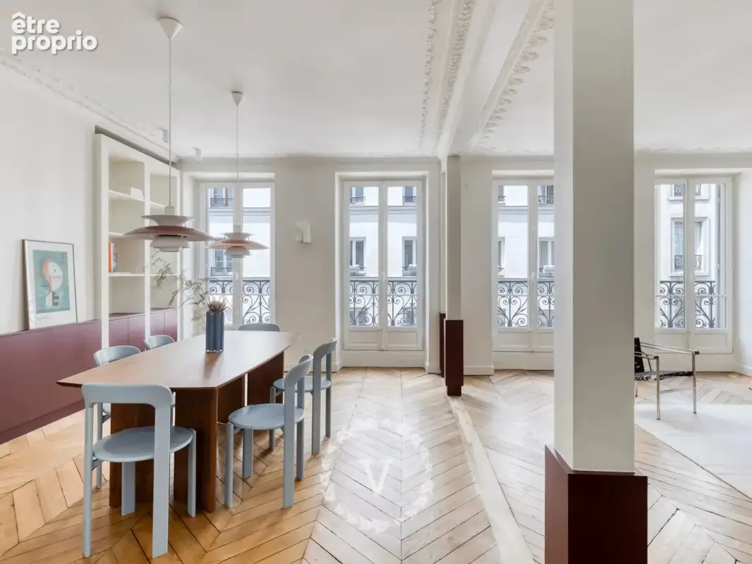 Rue de Clichy – Rénovation d'architecte, beaux volumes, balcon et cave - photo 2