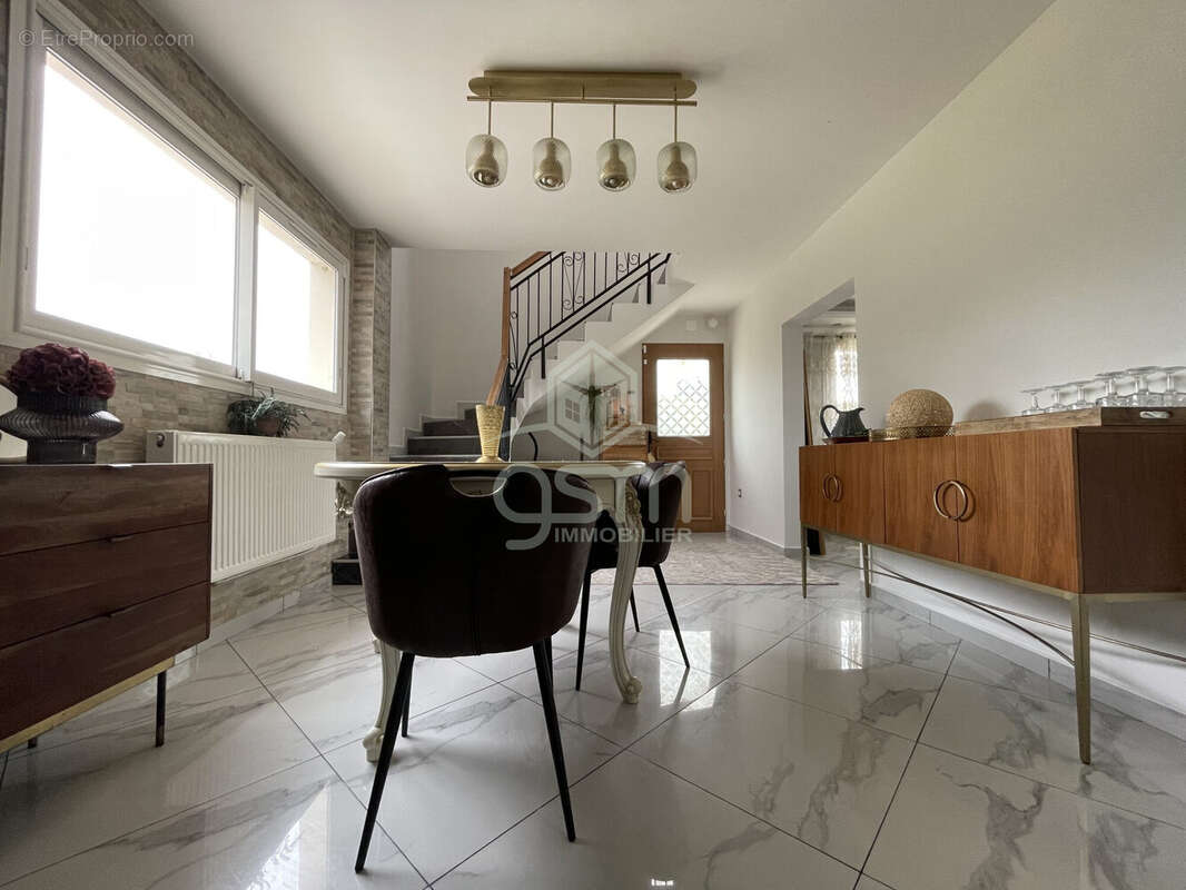 Maison à MONTBAZON