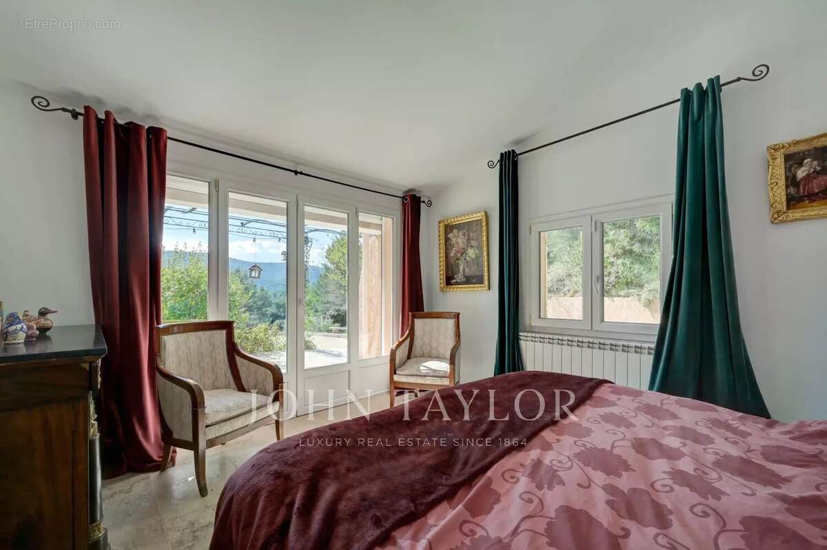 Maison à VAUVENARGUES