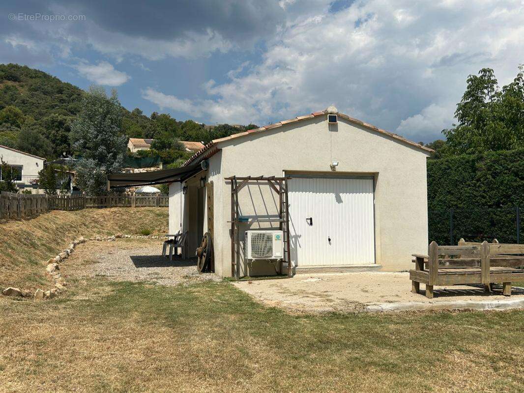 RIANS (83560) – Belle maison de plain-pied 120 m² avec T1 indépendant sur 4 000 m² de terrain piscinable - photo 17