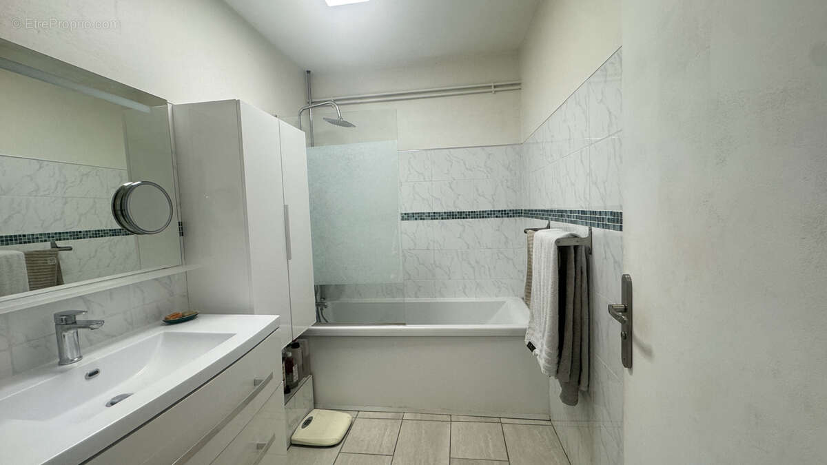 Appartement à SAINT-GEORGES-DE-RENEINS