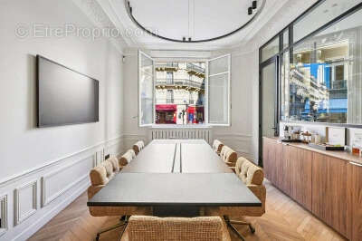 Commerce à PARIS-8E