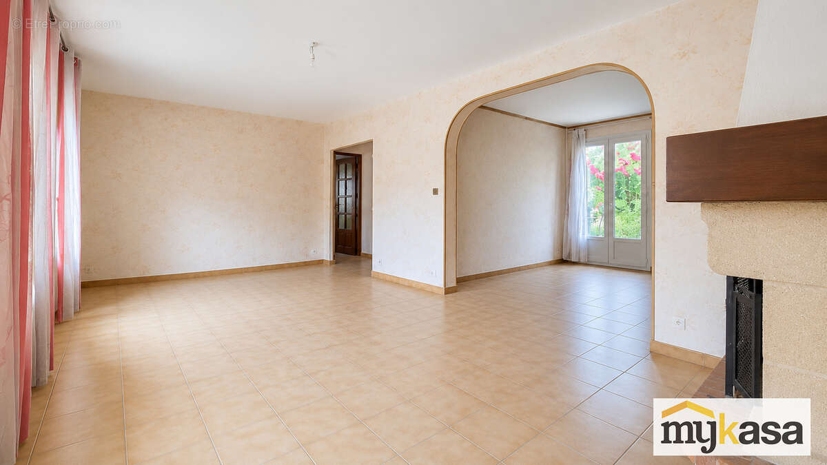 Maison familiale T5 de 136 m² avec garage et terrain de 525 m² - photo 5