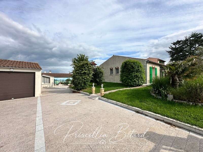 Maison à AIGREFEUILLE-D'AUNIS