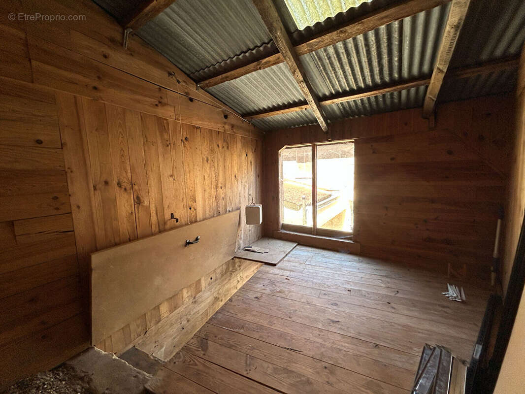 À VENDRE - Maison rénovée d'environ 68 m² au sol - Picquigny - photo 13