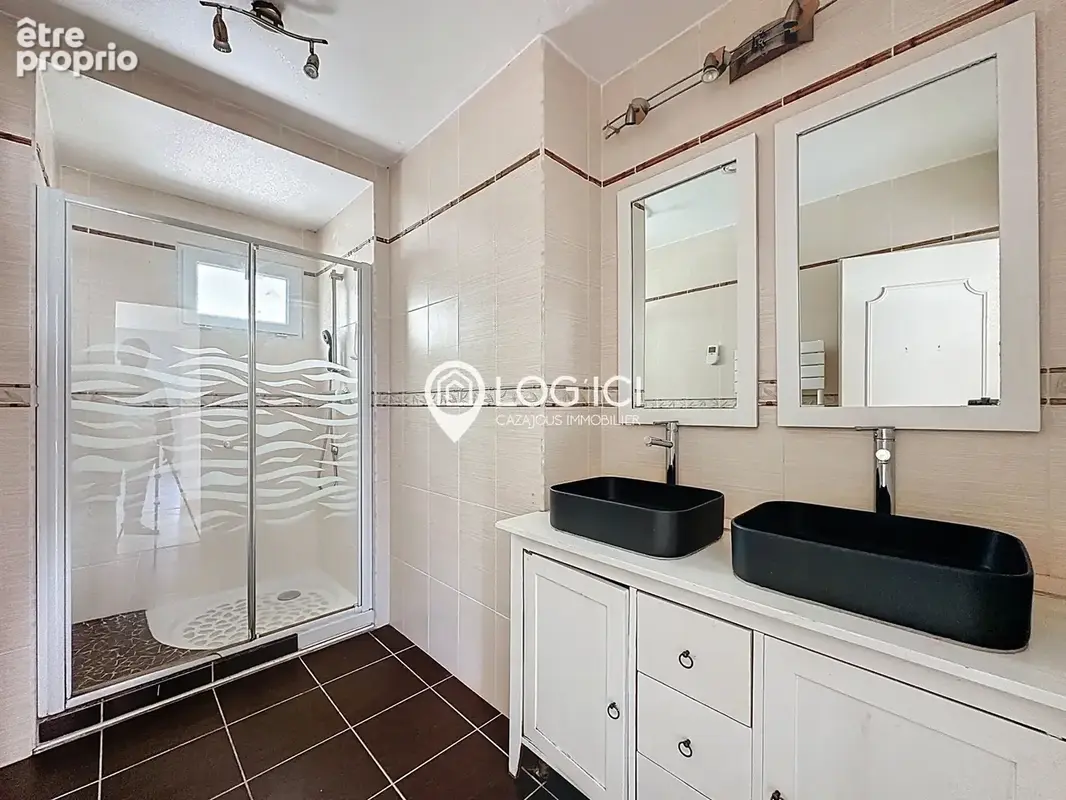 BORDERES - Vente Maison de plain-pied T5 avec double garage et piscine intérieure sur un terrain de 1 209 m2 - photo 9