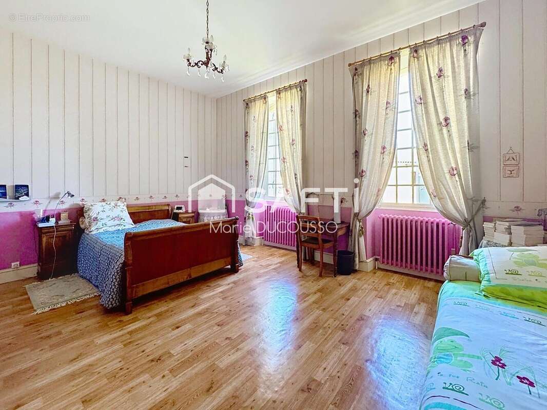 Maison 343 m² à Castillon-La-Bataille  - photo 7
