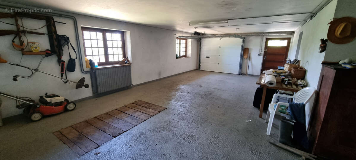 Maison à ENTRAYGUES-SUR-TRUYERE
