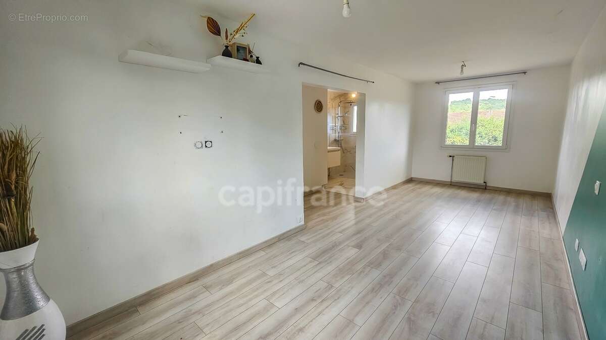 A vendre 6 pièces MORIGNY-CHAMPIGNY (91) maison sur sous-sol total en bon état sur terrain clos de 1961 m² - photo 6