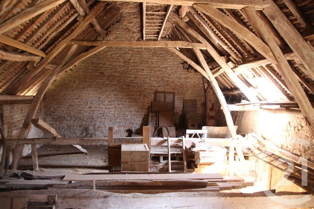 Maison à CHATEAUNEUF-VAL-DE-BARGIS