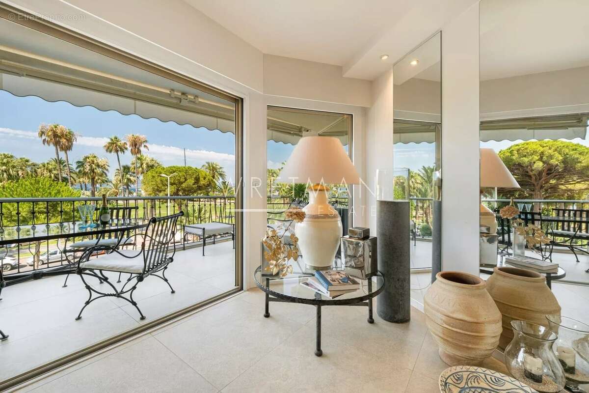 Exceptionnel appartement 5 pièces sur la Croisette avec terrasse vue mer et garage - Cannes Croisette - photo 7