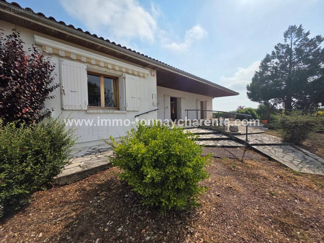 Maison à TONNAY-CHARENTE