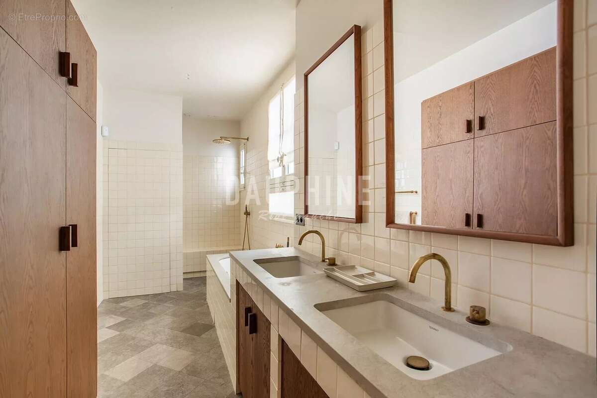 Appartement à PARIS-7E