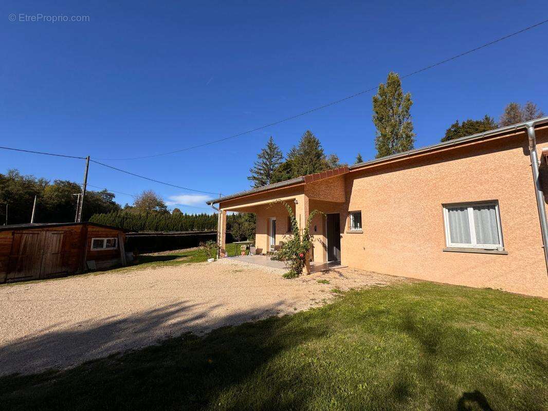 Maison à SICCIEU-SAINT-JULIEN-ET-CARISIEU