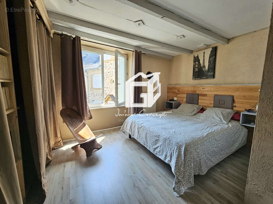 Maison à LUC-LA-PRIMAUBE