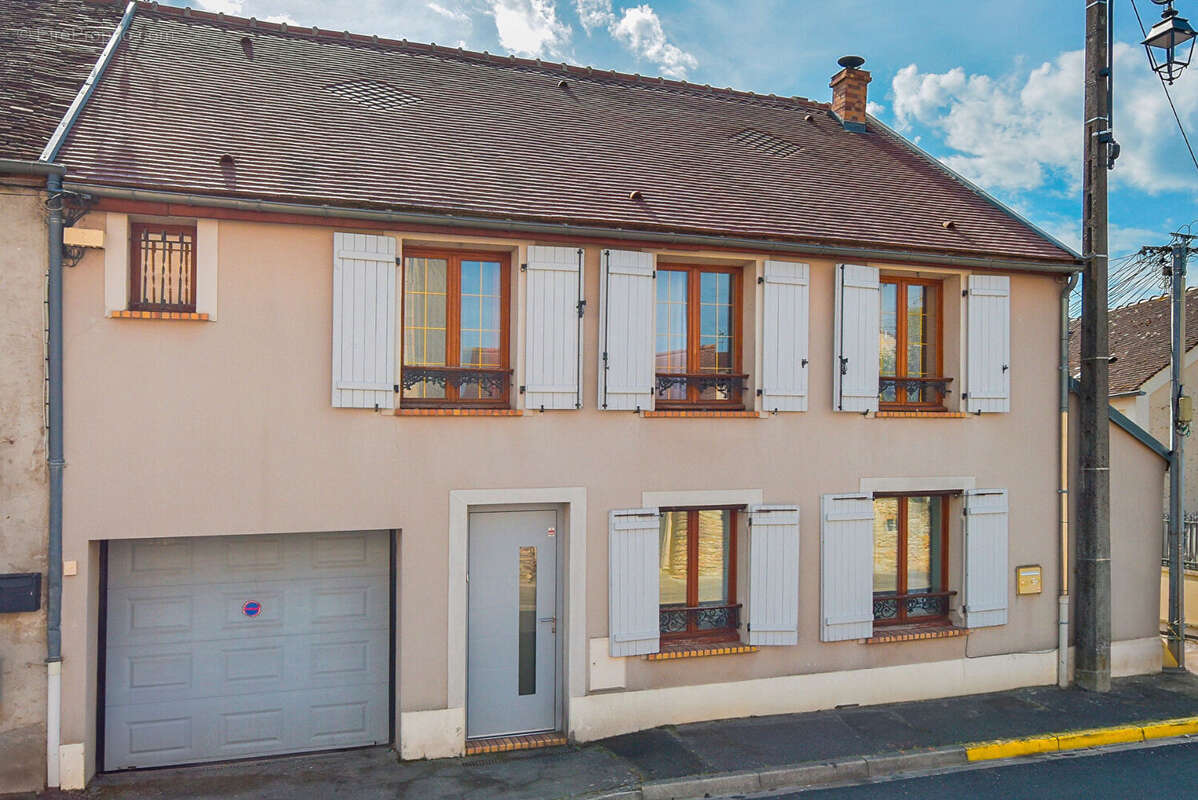 Maison à OZOUER-LE-VOULGIS