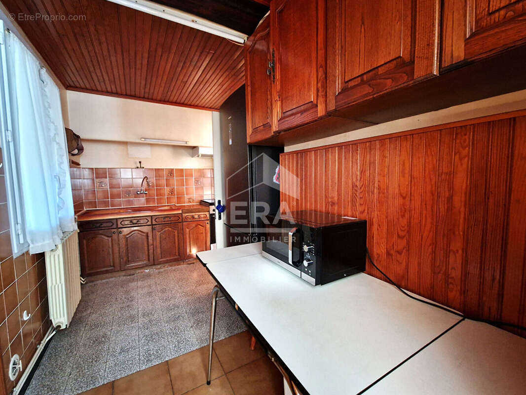 Maison à CHATEAUNEUF-VAL-SAINT-DONAT