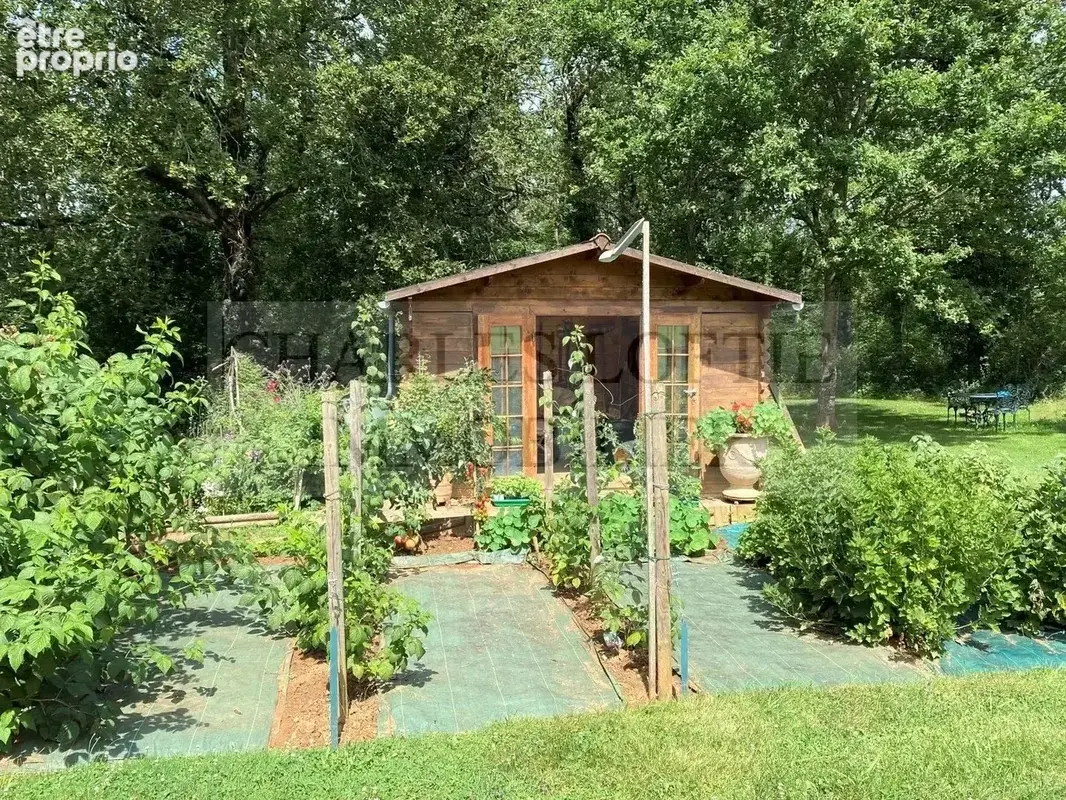Superbe ensemble avec maison, gîte et piscine implanté au coeur de ses 12 hectares - photo 27