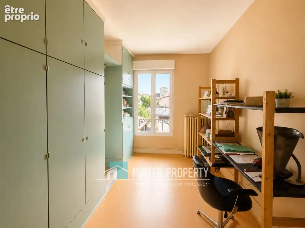 Rare à Bois-Colombes - Maison individuelle 7 pièces avec jardin et nombreuses possibilités - photo 15
