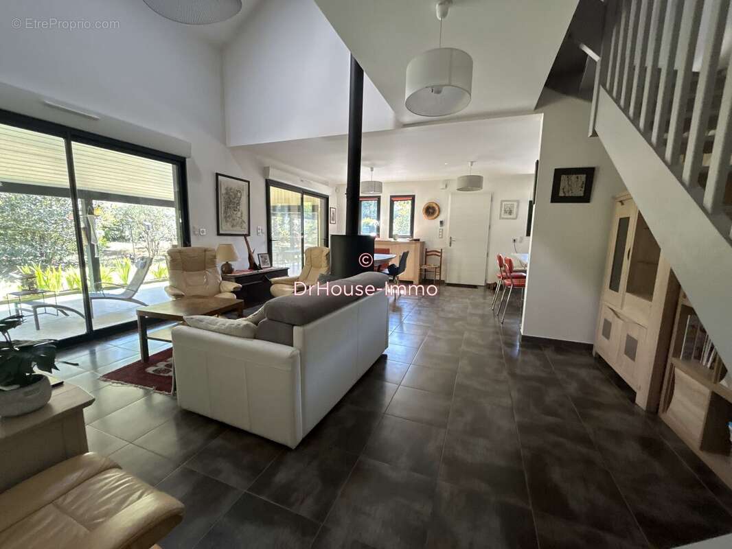 Maison 111 m² à Grolejac  - photo 2