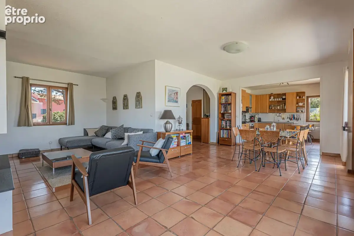 Maison 8 pièces 181 m² à vendre à Nice (06200) - photo 3