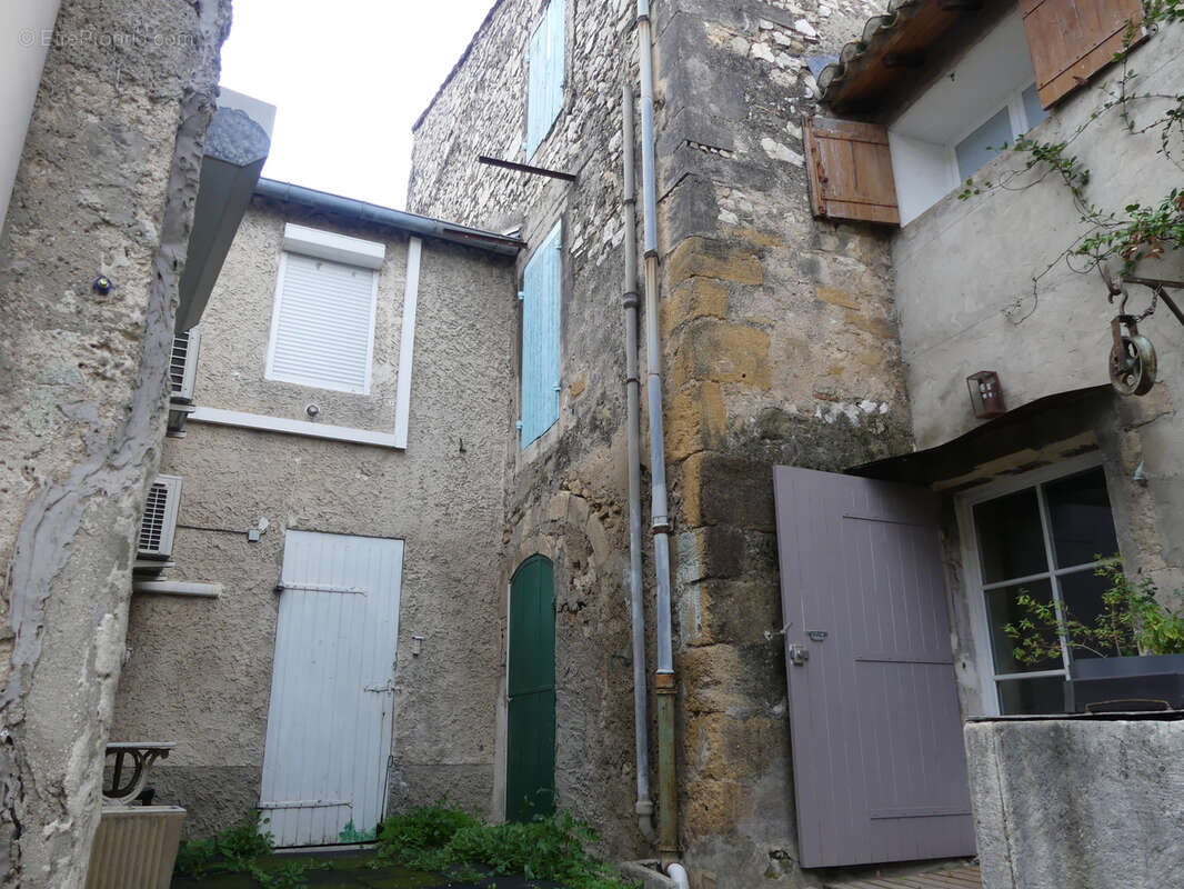 Mouriès (13) : Maison de village spacieuse sur 3 niveaux - photo 6