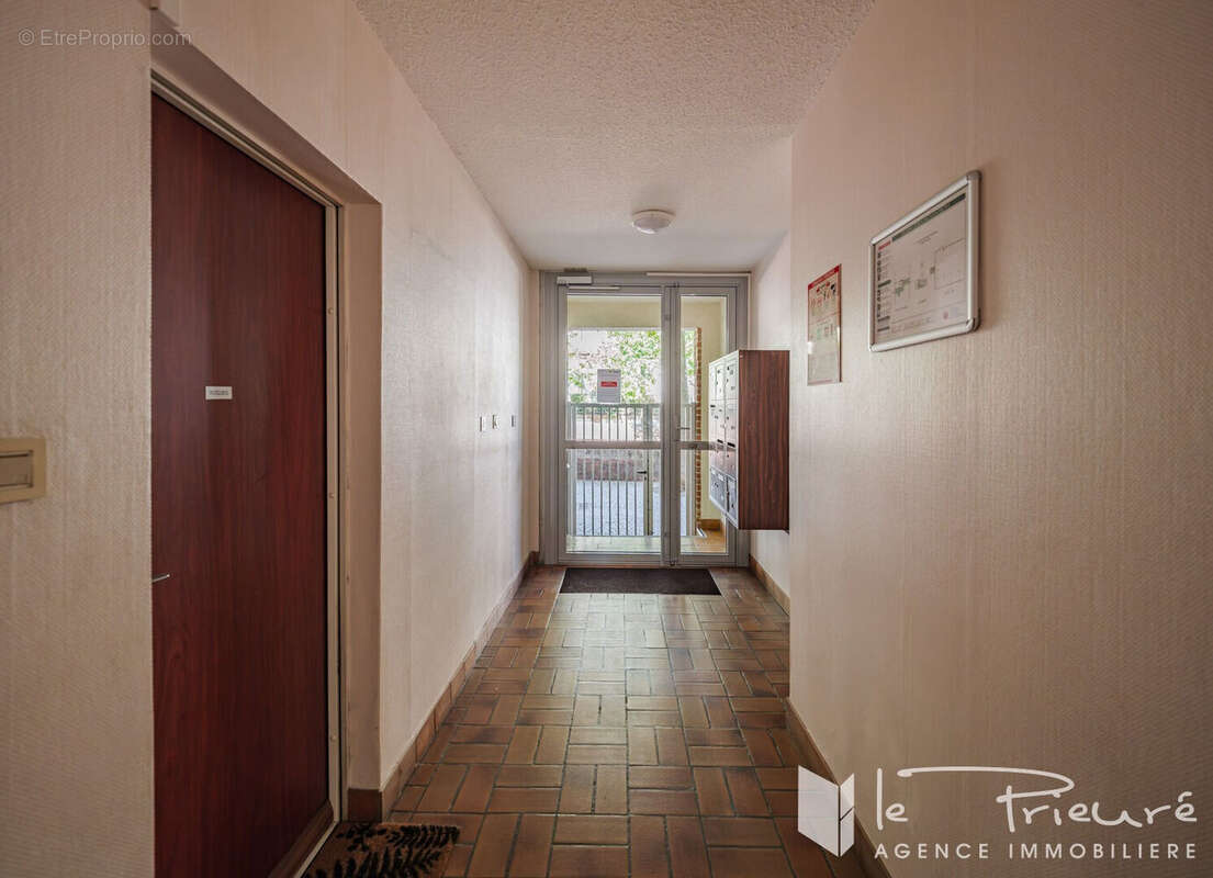 Albi centre , Appartement T2 traversant avec deux balcons, ascenseur et cellier - photo 14