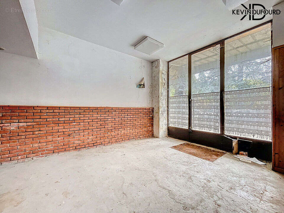 Commerce à VALS-LES-BAINS