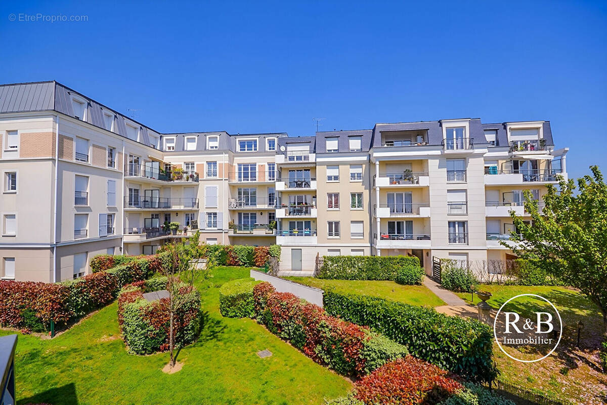 Appartement à LES CLAYES-SOUS-BOIS
