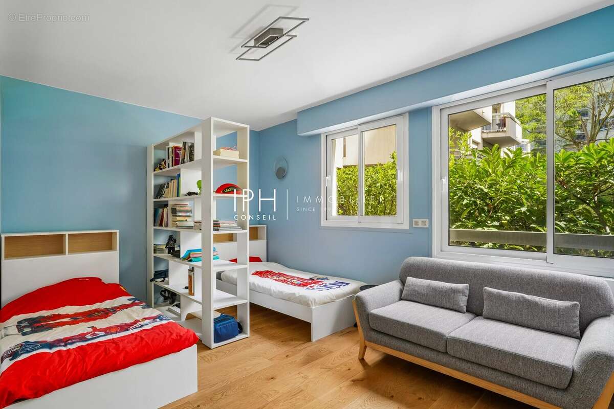Appartement à NEUILLY-SUR-SEINE