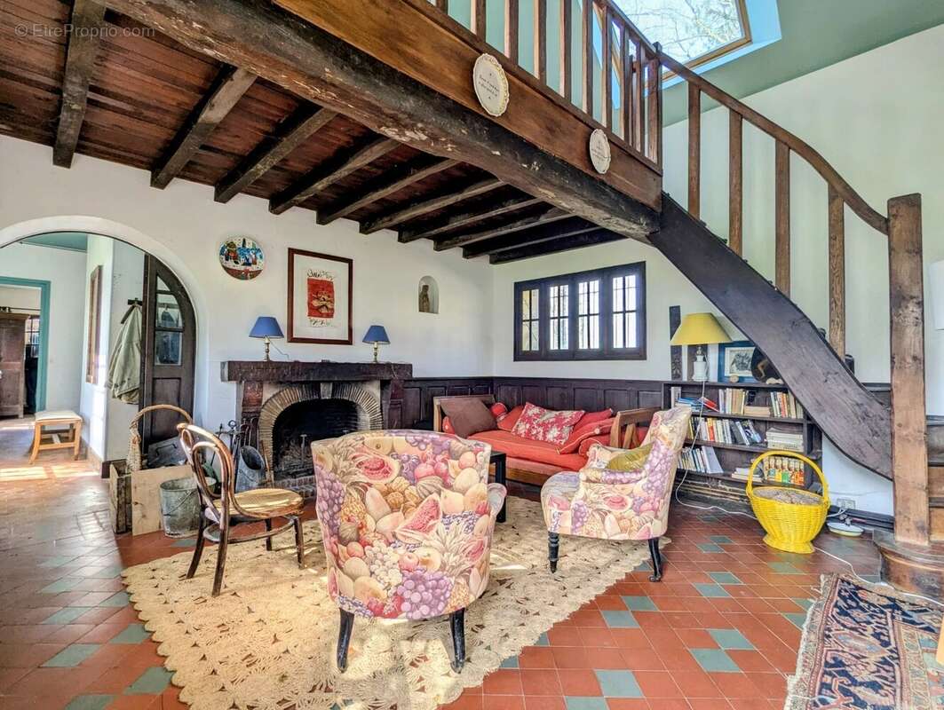 Maison à FONTAINE-SOUS-JOUY