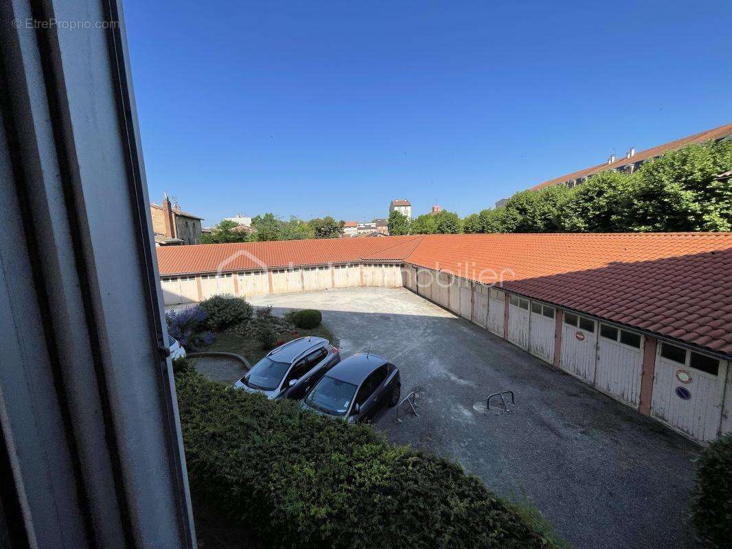 Rare ! superbe T2 traversant avec garage fermé privé, cave et deux balcons - photo 17