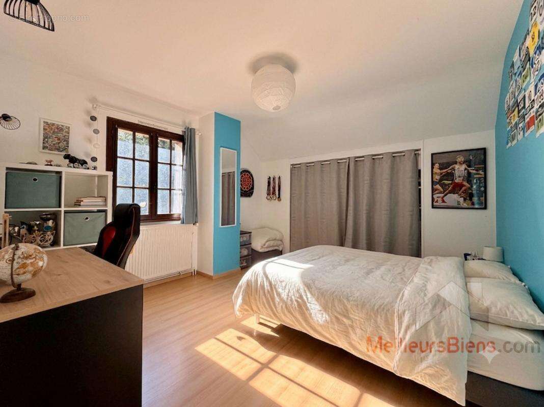 Maison familiale rénovée - 7 pièces - 5 chambres - Grand jardin - Lons-le-Saunier - photo 10