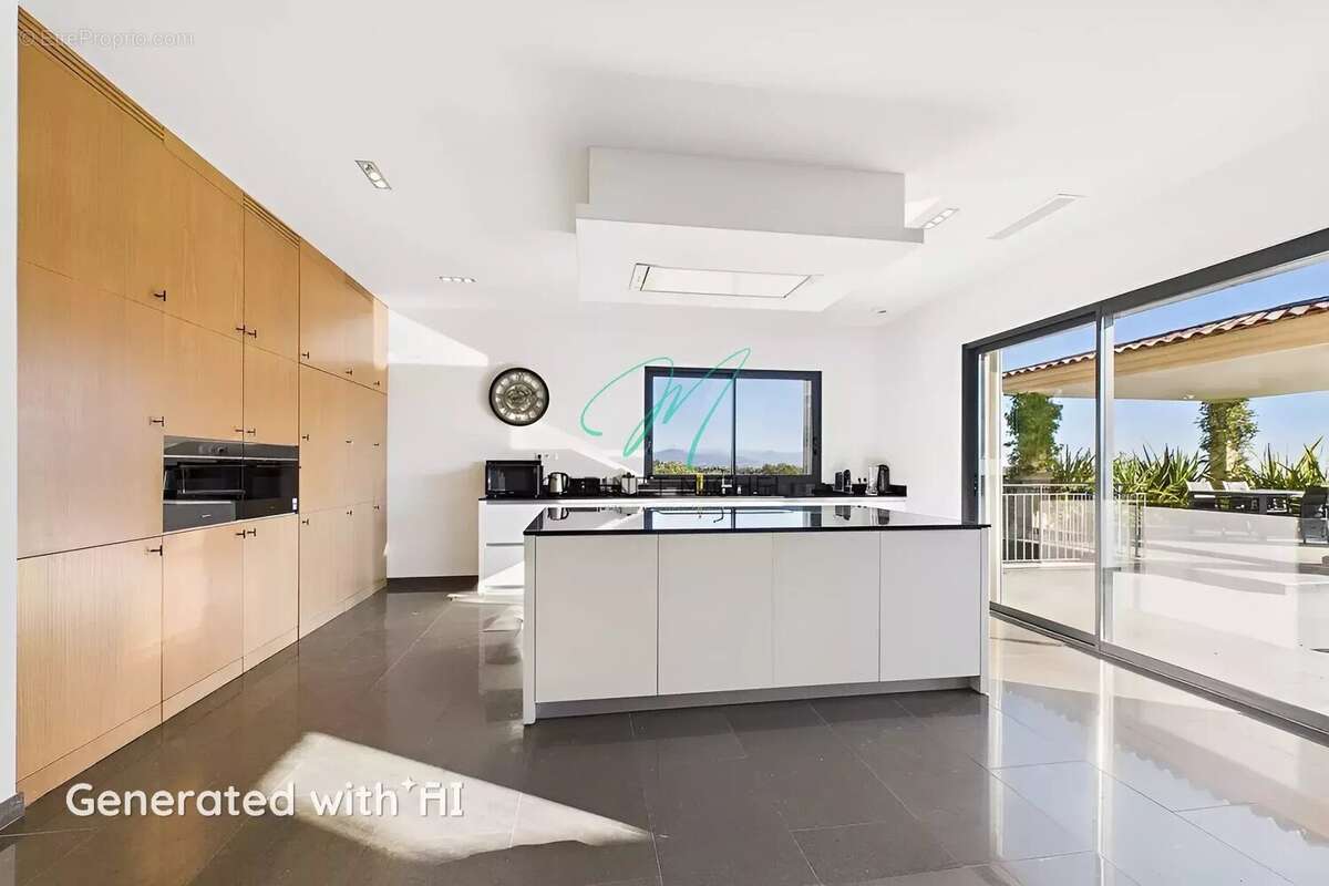 Maison à ROQUEFORT-LES-PINS