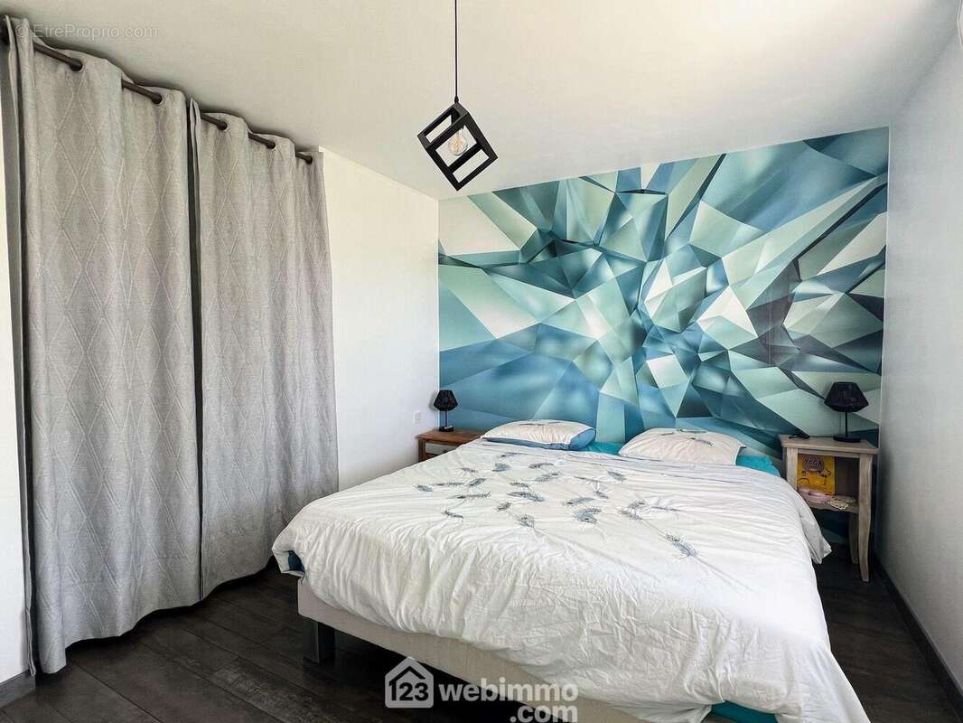 ... chacune équipée d&#039;un placard. - Maison à MONTREUIL-JUIGNE