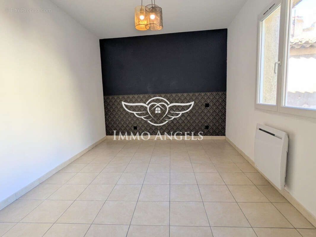 Chambre - Maison à THEZAN-LES-BEZIERS