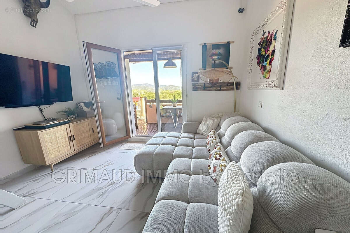 Appartement à COGOLIN