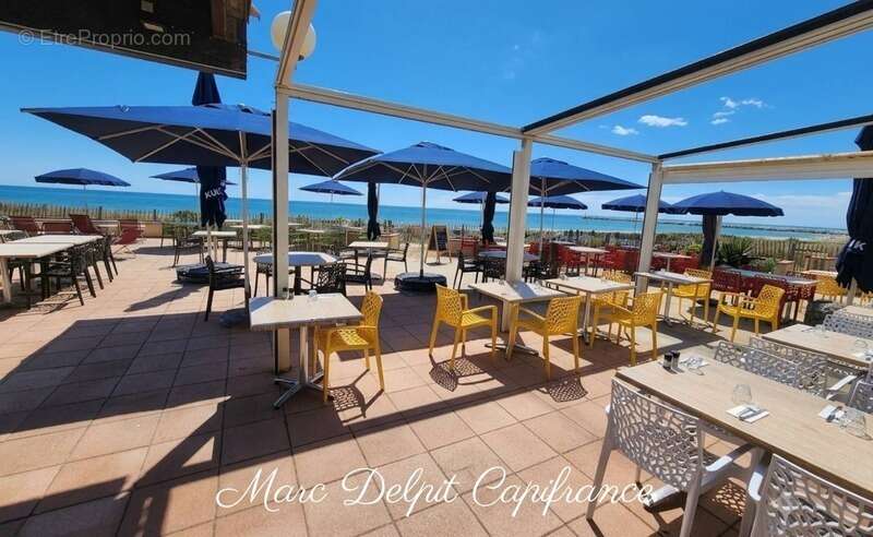 Fonds de commerce à vendre LEUCATE (11) Bar restaurant "les pieds dans l'eau", grande terrasse accès direct sur la plage - photo 2