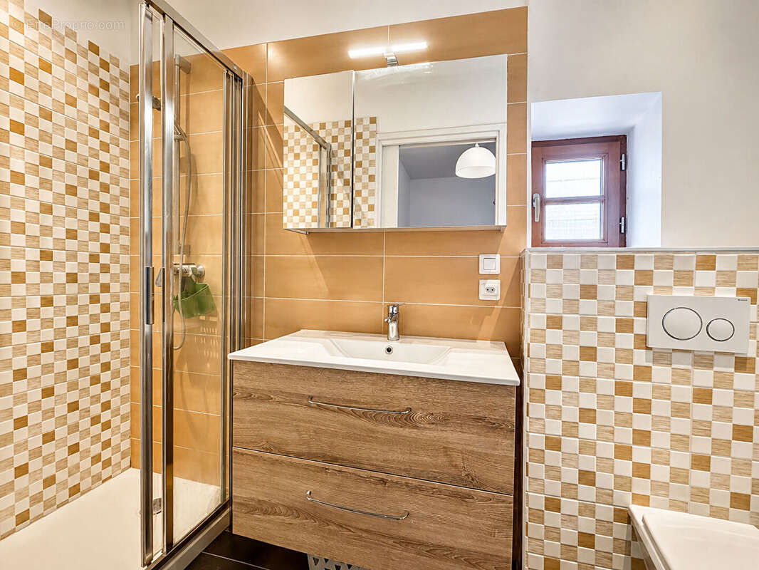 Collonges-sous-Salève à 215 m², 4 chambres et de beaux volumes aux portes de Genève. - photo 9