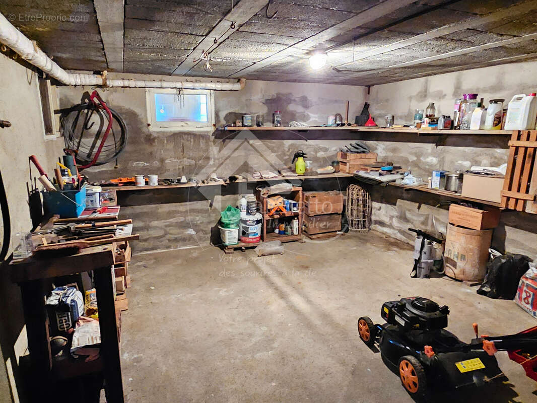 Maison à SAINT-LEGER-SUR-VOUZANCE