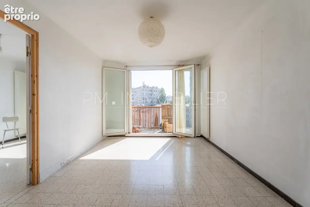 Appartement à MARSEILLE-3E