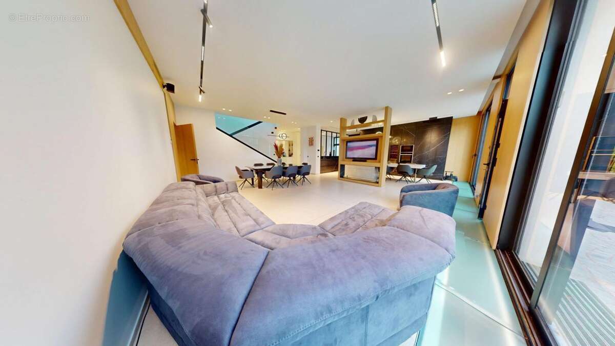 Maison à SAINT-MAUR-DES-FOSSES