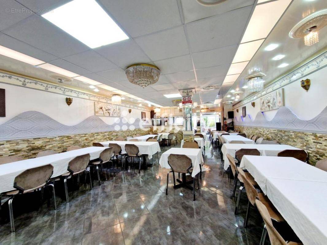 Commerce à L&#039;HAY-LES-ROSES