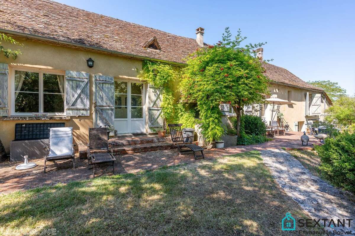 Grande longère du 19ème rénovée, 320 m², gîte et chambres d'hôtes, terrain de 1,5 ha, 5 min des commodités - photo 3