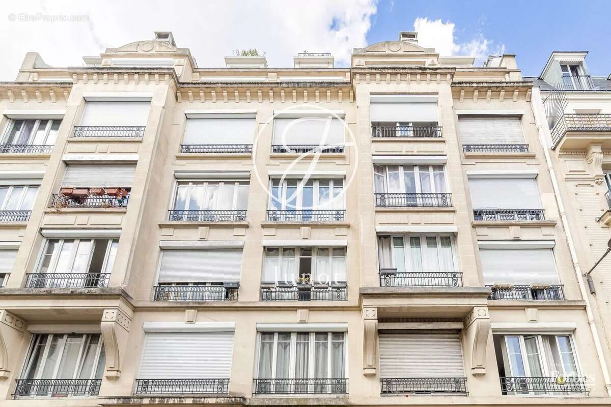 Paris 18e - MONTMARTRE / JARDINS DU SACRÉ-CŒUR -  Grand 2 pièces - 58,09m² Carrez - 60,25m² au sol - Terrasses - Vues dégagées - photo 21