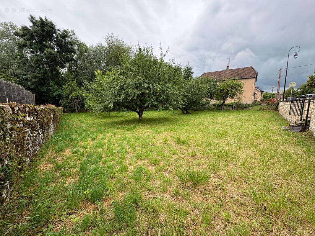 Terrain à VALAY