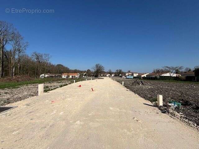 Terrain à MEDIS