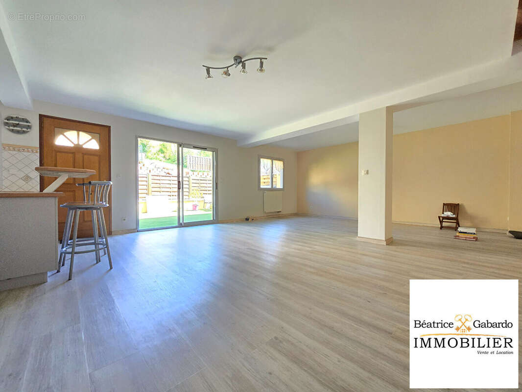 Maison 101 m² - 4p - Létra 69620 - photo 6