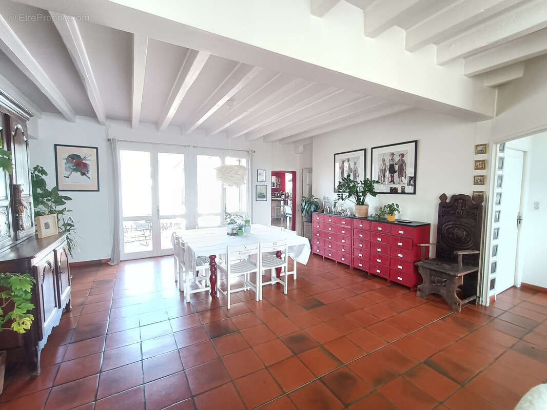 Maison à LOUCHY-MONTFAND